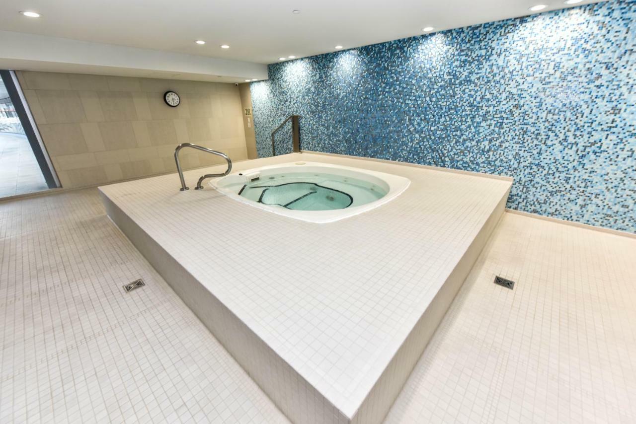 Sarkar Suites - Maple Leaf Square Toronto Eksteriør bilde